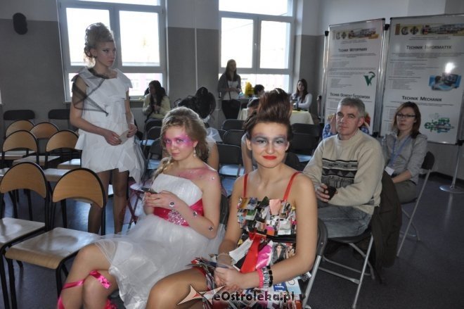 IV Międzyszkolny Festiwal Fryzjerstwa Artystycznego w ZSZ nr 2 [29.II.2012] - zdjęcie #53 - eOstroleka.pl
