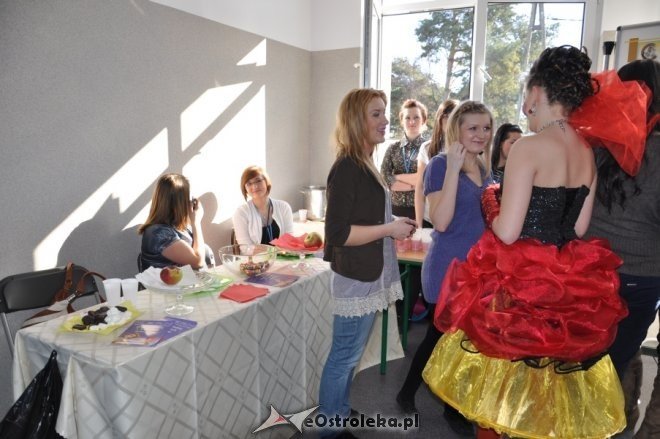 IV Międzyszkolny Festiwal Fryzjerstwa Artystycznego w ZSZ nr 2 [29.II.2012] - zdjęcie #51 - eOstroleka.pl