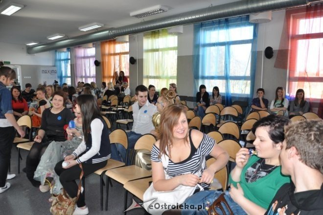 IV Międzyszkolny Festiwal Fryzjerstwa Artystycznego w ZSZ nr 2 [29.II.2012] - zdjęcie #49 - eOstroleka.pl