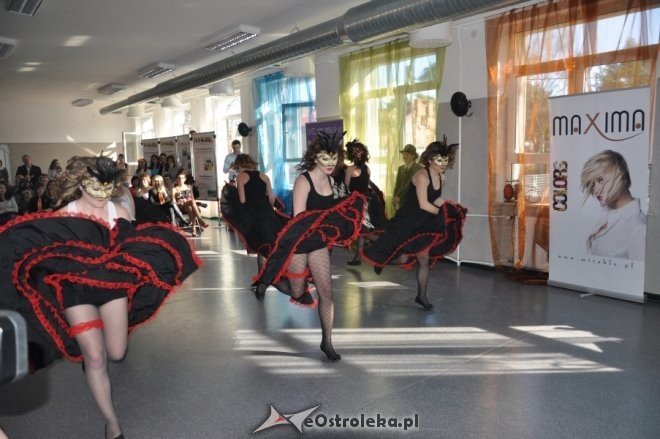 IV Międzyszkolny Festiwal Fryzjerstwa Artystycznego w ZSZ nr 2 [29.II.2012] - zdjęcie #27 - eOstroleka.pl