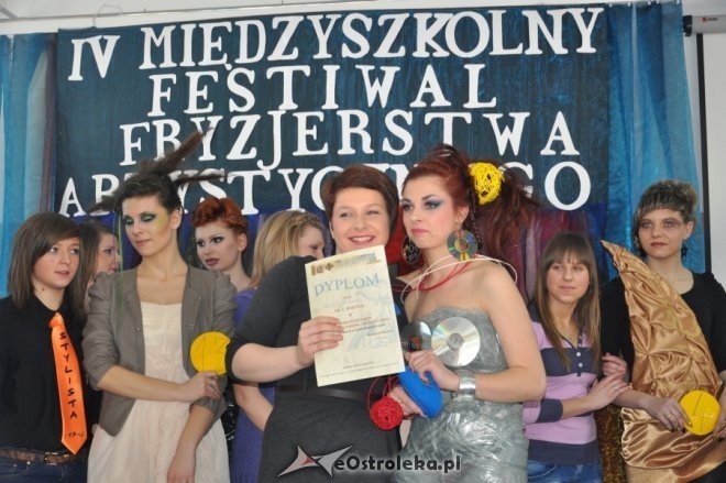 IV Międzyszkolny Festiwal Fryzjerstwa Artystycznego w ZSZ nr 2 [29.II.2012] - zdjęcie #51 - eOstroleka.pl