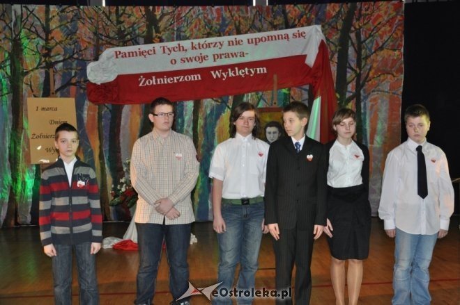 Obchody Narodowego Dnia Pamięci Żołnierzy Wyklętych w Ostrołęce [1 III 2012] - zdjęcie #38 - eOstroleka.pl