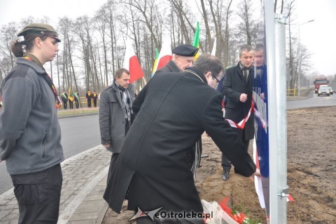 Obchody Narodowego Dnia Pamięci Żołnierzy Wyklętych w Ostrołęce [1 III 2012] - zdjęcie #9 - eOstroleka.pl