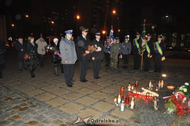 Ostrołęczanie oddali hołd żołnierzom wyklętym [1.III.2012] - zdjęcie #4 - eOstroleka.pl