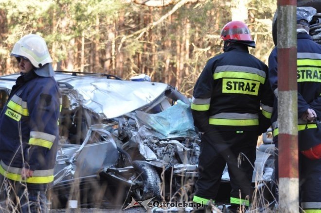 Droga DK 60: Tragiczny wypadek w miejscowości Czarnowo na trasie Różan - Ostrów Maz. 1 osoba nie żyje [5 III 2012] - zdjęcie #13 - eOstroleka.pl