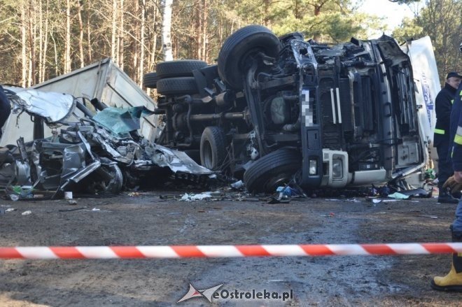 Droga DK 60: Tragiczny wypadek w miejscowości Czarnowo na trasie Różan - Ostrów Maz. 1 osoba nie żyje [5 III 2012] - zdjęcie #17 - eOstroleka.pl