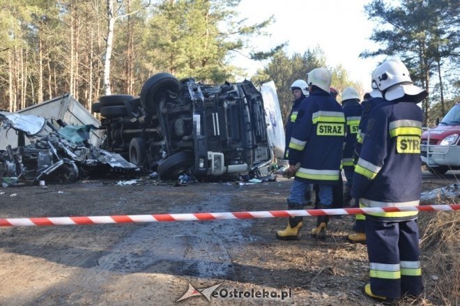 Droga DK 60: Tragiczny wypadek w miejscowości Czarnowo na trasie Różan - Ostrów Maz. 1 osoba nie żyje [5 III 2012] - zdjęcie #18 - eOstroleka.pl