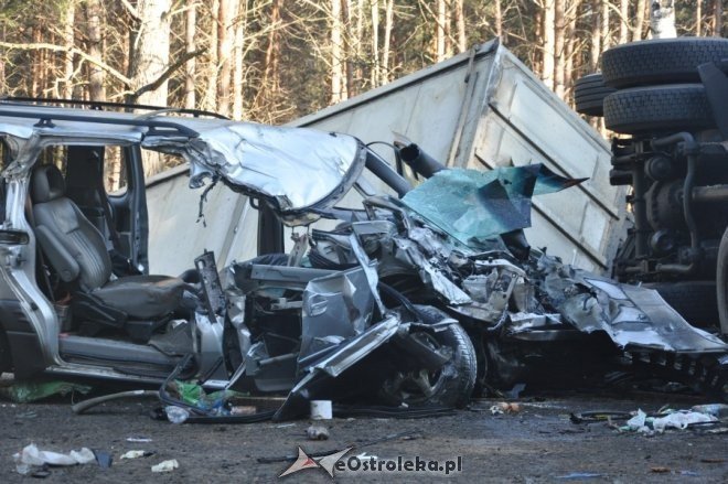 Droga DK 60: Tragiczny wypadek w miejscowości Czarnowo na trasie Różan - Ostrów Maz. 1 osoba nie żyje [5 III 2012] - zdjęcie #7 - eOstroleka.pl