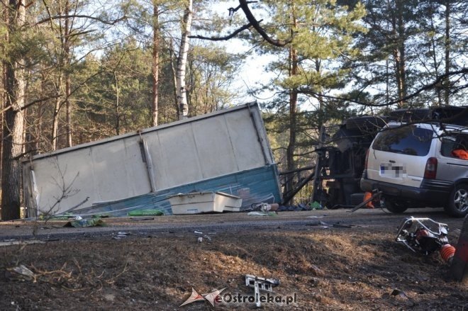 Droga DK 60: Tragiczny wypadek w miejscowości Czarnowo na trasie Różan - Ostrów Maz. 1 osoba nie żyje [5 III 2012] - zdjęcie #24 - eOstroleka.pl