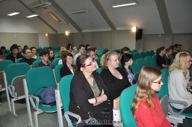 Dwa konkursy jezykowe dla uczniów szkół średnich odbyły się w Zespole Kolegiów Nauczycielskich w Ostrołęce [6.III.2012] - zdjęcie #6 - eOstroleka.pl