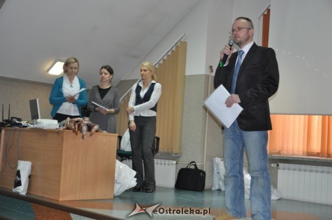 Dwa konkursy jezykowe dla uczniów szkół średnich odbyły się w Zespole Kolegiów Nauczycielskich w Ostrołęce [6.III.2012] - zdjęcie #8 - eOstroleka.pl