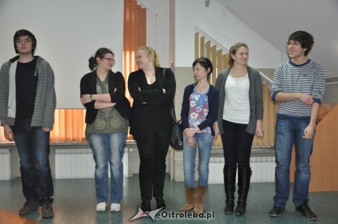 Dwa konkursy jezykowe dla uczniów szkół średnich odbyły się w Zespole Kolegiów Nauczycielskich w Ostrołęce [6.III.2012] - zdjęcie #16 - eOstroleka.pl