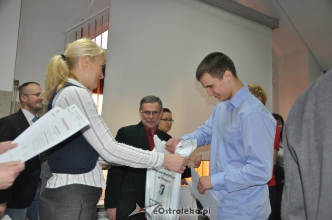 Dwa konkursy jezykowe dla uczniów szkół średnich odbyły się w Zespole Kolegiów Nauczycielskich w Ostrołęce [6.III.2012] - zdjęcie #17 - eOstroleka.pl