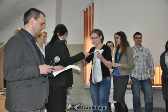 Dwa konkursy jezykowe dla uczniów szkół średnich odbyły się w Zespole Kolegiów Nauczycielskich w Ostrołęce [6.III.2012] - zdjęcie #21 - eOstroleka.pl
