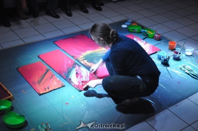 Wernisaż wystawy: Gra koloru w Galerii Ostrołęka [8 III 2012] - zdjęcie #19 - eOstroleka.pl