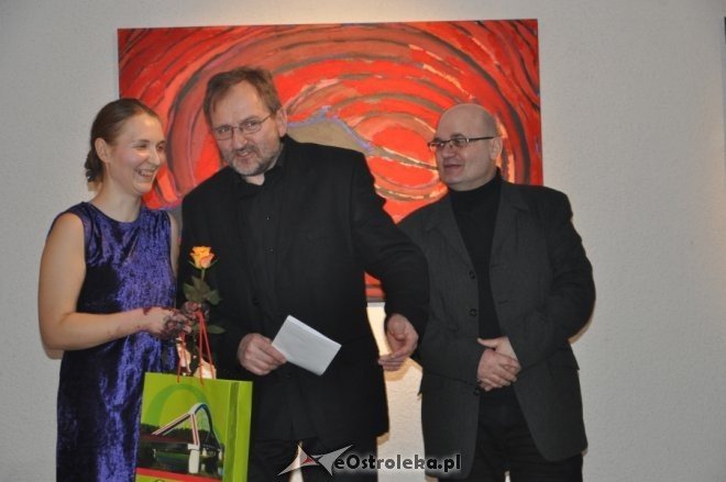 Wernisaż wystawy: Gra koloru w Galerii Ostrołęka [8 III 2012] - zdjęcie #34 - eOstroleka.pl