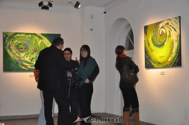 Wernisaż wystawy: Gra koloru w Galerii Ostrołęka [8 III 2012] - zdjęcie #37 - eOstroleka.pl
