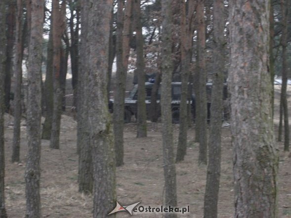 Niewybuch w parku przy ul. Bursztynowej [09.03.2012] - zdjęcie #1 - eOstroleka.pl