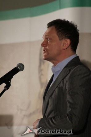 Jubileusz 25-lecia pracy scenicznej Cezarego Pazury [10.03.2012] - zdjęcie #100 - eOstroleka.pl