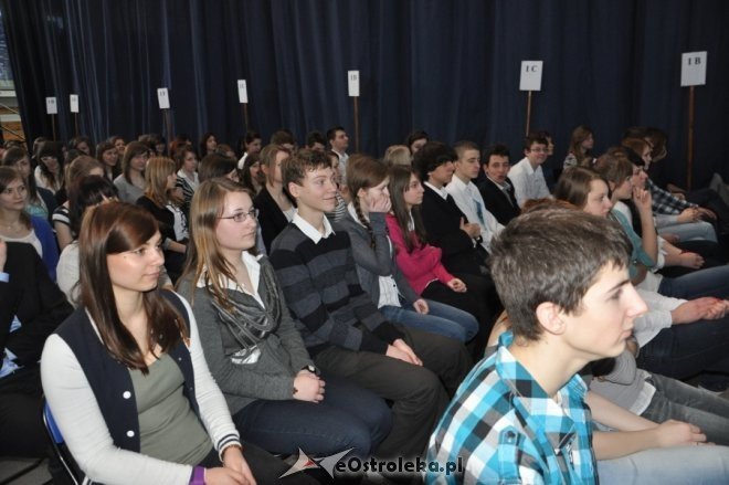 1 LO: Uczniowie uczcili pamięć gen. Bema [14.III.2012] - zdjęcie #16 - eOstroleka.pl