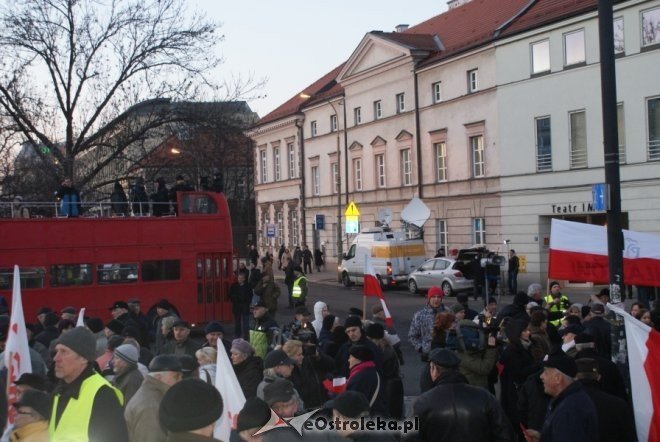 Protest przeciw podwyższaniu wieku emerytalnego: „Rządowi trzeba pokazać czerwoną kartkę”  [14 III 2012] - zdjęcie #3 - eOstroleka.pl