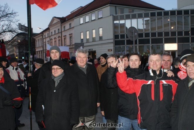 Protest przeciw podwyższaniu wieku emerytalnego: „Rządowi trzeba pokazać czerwoną kartkę”  [14 III 2012] - zdjęcie #6 - eOstroleka.pl