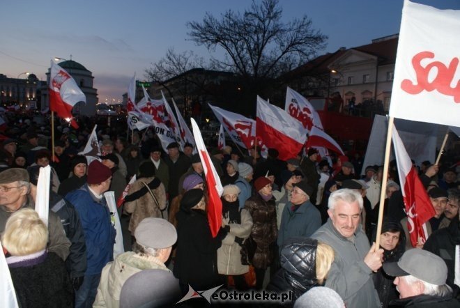 Protest przeciw podwyższaniu wieku emerytalnego: „Rządowi trzeba pokazać czerwoną kartkę”  [14 III 2012] - zdjęcie #18 - eOstroleka.pl
