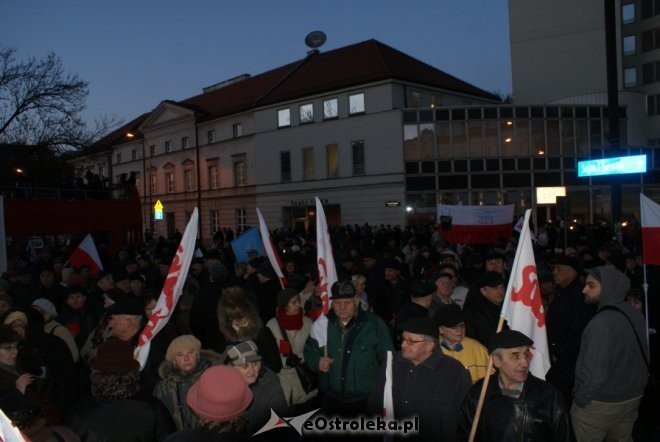 Protest przeciw podwyższaniu wieku emerytalnego: „Rządowi trzeba pokazać czerwoną kartkę”  [14 III 2012] - zdjęcie #19 - eOstroleka.pl