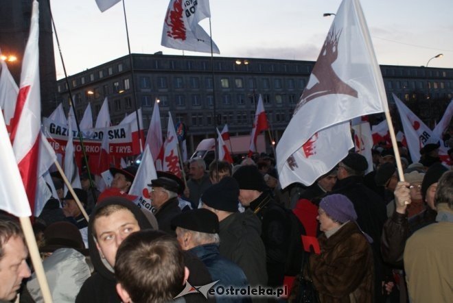 Protest przeciw podwyższaniu wieku emerytalnego: „Rządowi trzeba pokazać czerwoną kartkę”  [14 III 2012] - zdjęcie #21 - eOstroleka.pl