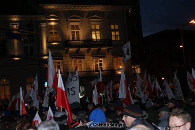Protest przeciw podwyższaniu wieku emerytalnego: „Rządowi trzeba pokazać czerwoną kartkę”  [14 III 2012] - zdjęcie #27 - eOstroleka.pl