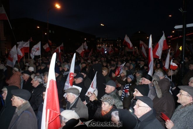 Protest przeciw podwyższaniu wieku emerytalnego: „Rządowi trzeba pokazać czerwoną kartkę”  [14 III 2012] - zdjęcie #30 - eOstroleka.pl