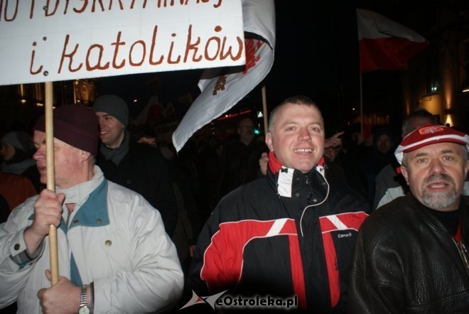 Protest przeciw podwyższaniu wieku emerytalnego: „Rządowi trzeba pokazać czerwoną kartkę”  [14 III 2012] - zdjęcie #31 - eOstroleka.pl
