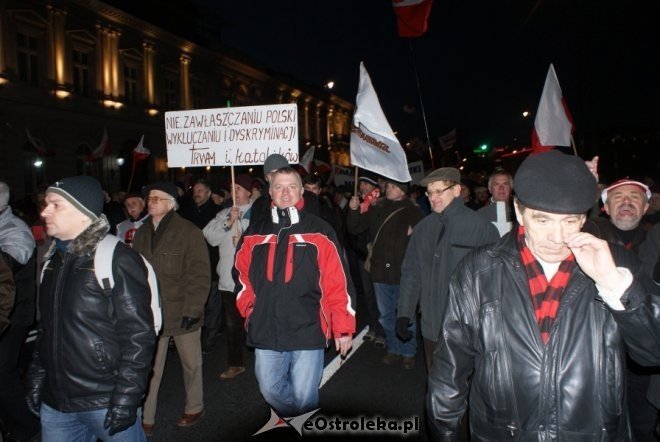 Protest przeciw podwyższaniu wieku emerytalnego: „Rządowi trzeba pokazać czerwoną kartkę”  [14 III 2012] - zdjęcie #32 - eOstroleka.pl