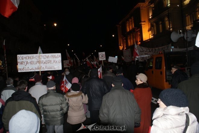 Protest przeciw podwyższaniu wieku emerytalnego: „Rządowi trzeba pokazać czerwoną kartkę”  [14 III 2012] - zdjęcie #34 - eOstroleka.pl