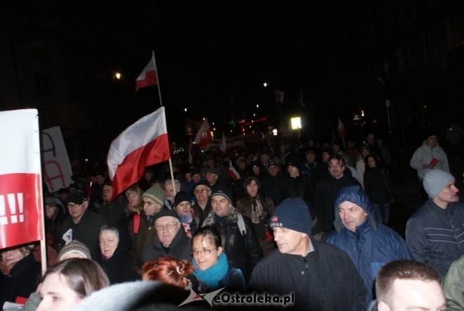 Protest przeciw podwyższaniu wieku emerytalnego: „Rządowi trzeba pokazać czerwoną kartkę”  [14 III 2012] - zdjęcie #35 - eOstroleka.pl
