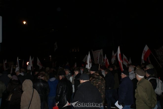 Protest przeciw podwyższaniu wieku emerytalnego: „Rządowi trzeba pokazać czerwoną kartkę”  [14 III 2012] - zdjęcie #37 - eOstroleka.pl