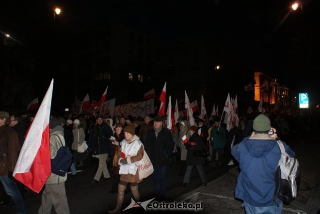 Protest przeciw podwyższaniu wieku emerytalnego: „Rządowi trzeba pokazać czerwoną kartkę”  [14 III 2012] - zdjęcie #38 - eOstroleka.pl