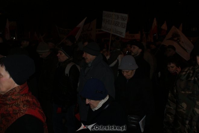 Protest przeciw podwyższaniu wieku emerytalnego: „Rządowi trzeba pokazać czerwoną kartkę”  [14 III 2012] - zdjęcie #39 - eOstroleka.pl