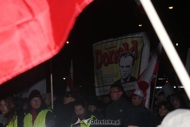 Protest przeciw podwyższaniu wieku emerytalnego: „Rządowi trzeba pokazać czerwoną kartkę”  [14 III 2012] - zdjęcie #40 - eOstroleka.pl