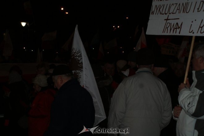 Protest przeciw podwyższaniu wieku emerytalnego: „Rządowi trzeba pokazać czerwoną kartkę”  [14 III 2012] - zdjęcie #42 - eOstroleka.pl