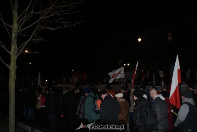 Protest przeciw podwyższaniu wieku emerytalnego: „Rządowi trzeba pokazać czerwoną kartkę”  [14 III 2012] - zdjęcie #9 - eOstroleka.pl