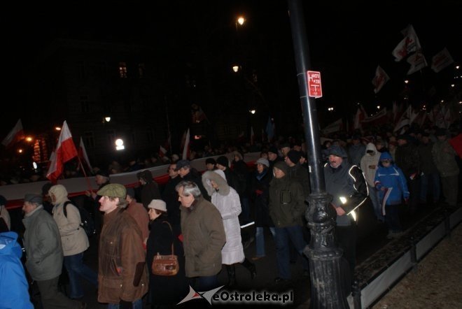 Protest przeciw podwyższaniu wieku emerytalnego: „Rządowi trzeba pokazać czerwoną kartkę”  [14 III 2012] - zdjęcie #8 - eOstroleka.pl