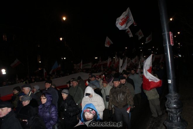 Protest przeciw podwyższaniu wieku emerytalnego: „Rządowi trzeba pokazać czerwoną kartkę”  [14 III 2012] - zdjęcie #45 - eOstroleka.pl