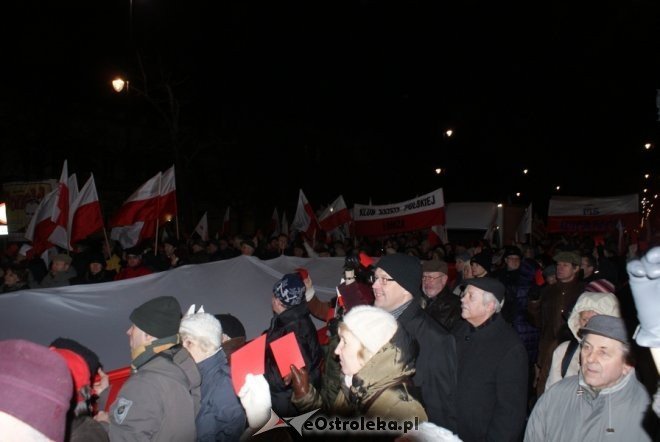 Protest przeciw podwyższaniu wieku emerytalnego: „Rządowi trzeba pokazać czerwoną kartkę”  [14 III 2012] - zdjęcie #5 - eOstroleka.pl