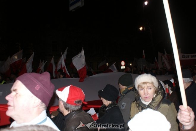 Protest przeciw podwyższaniu wieku emerytalnego: „Rządowi trzeba pokazać czerwoną kartkę”  [14 III 2012] - zdjęcie #3 - eOstroleka.pl