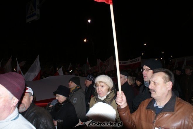 Protest przeciw podwyższaniu wieku emerytalnego: „Rządowi trzeba pokazać czerwoną kartkę”  [14 III 2012] - zdjęcie #2 - eOstroleka.pl