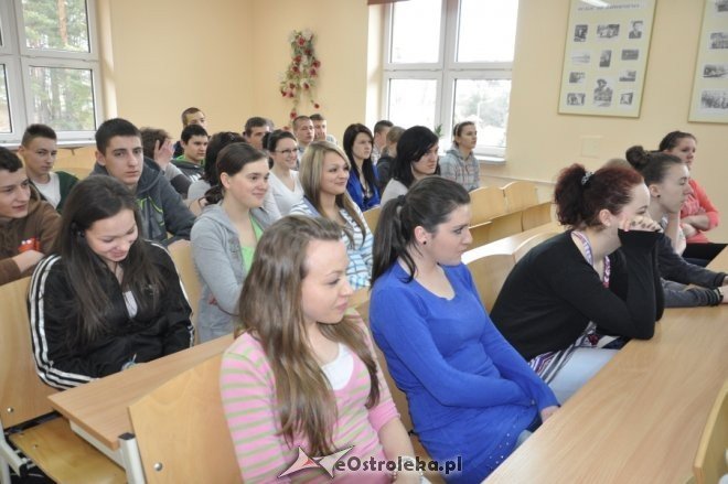 Klasa mundurowa z ZSP w Kadzidle spotkała się z kombatantami [15 III 2012] - zdjęcie #19 - eOstroleka.pl