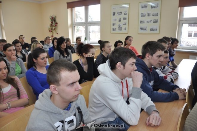 Klasa mundurowa z ZSP w Kadzidle spotkała się z kombatantami [15 III 2012] - zdjęcie #18 - eOstroleka.pl