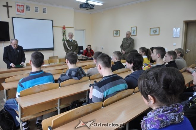 Klasa mundurowa z ZSP w Kadzidle spotkała się z kombatantami [15 III 2012] - zdjęcie #20 - eOstroleka.pl