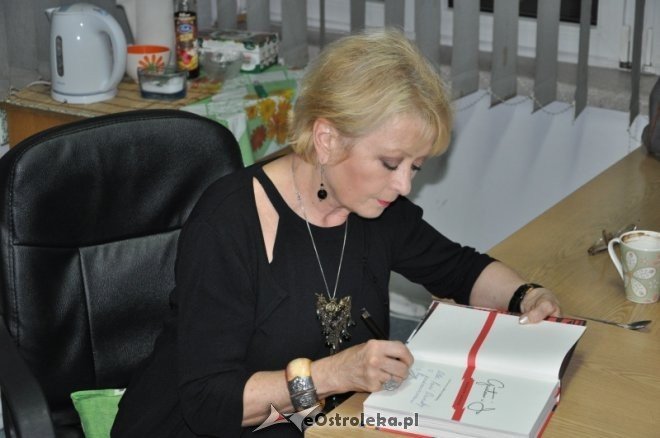 Wieczór w Arce: Magdalena Zawadzka promowała nową książkę [15.III.2012] - zdjęcie #6 - eOstroleka.pl